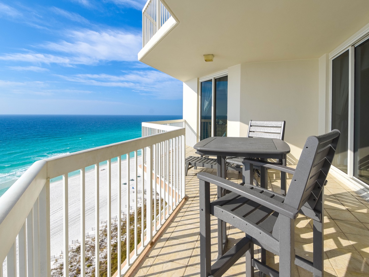 Silver Beach Towers W1501 - Balcony Seating