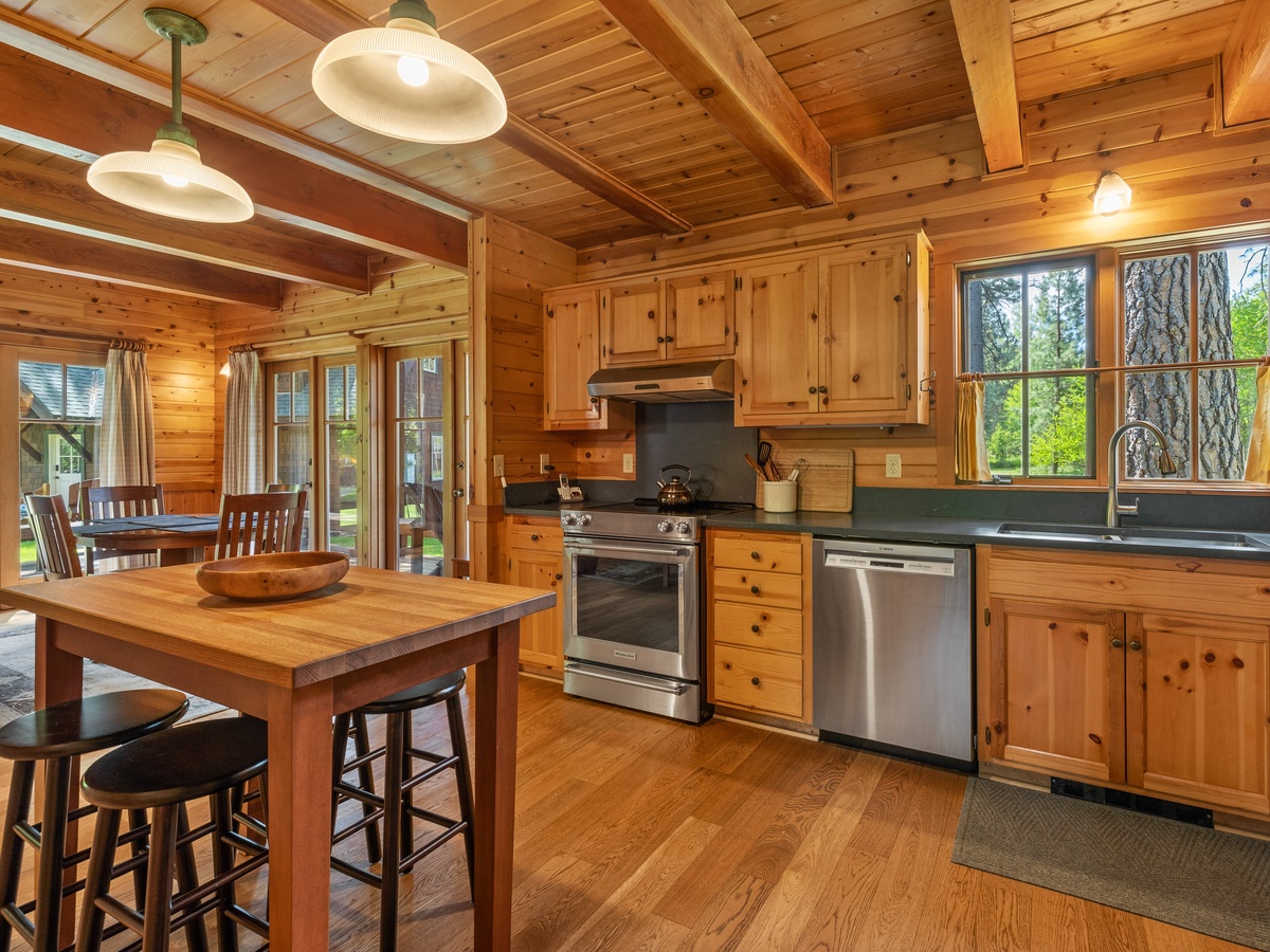 05-8814_230627_JILLROSELL Cabin 12