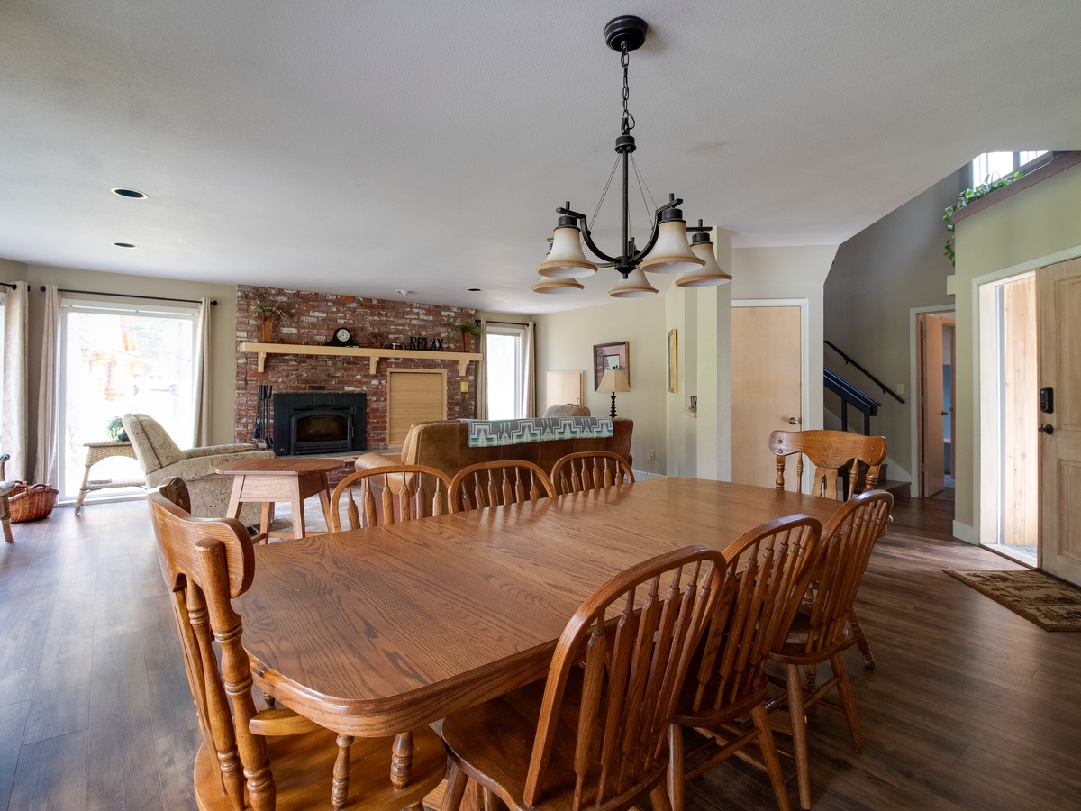 Dining Room: Gather around the hardwood table