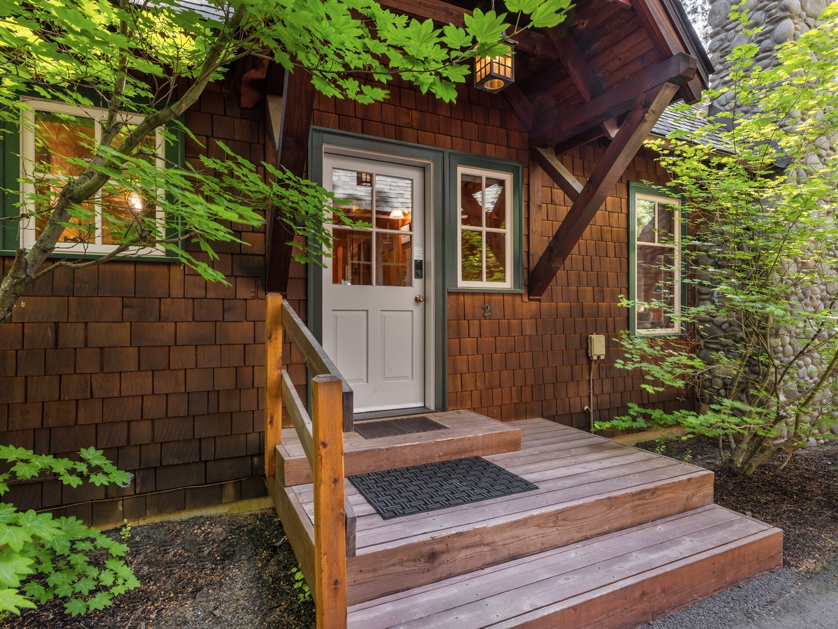 017-5713_230605_JILLROSELL CABIN 2