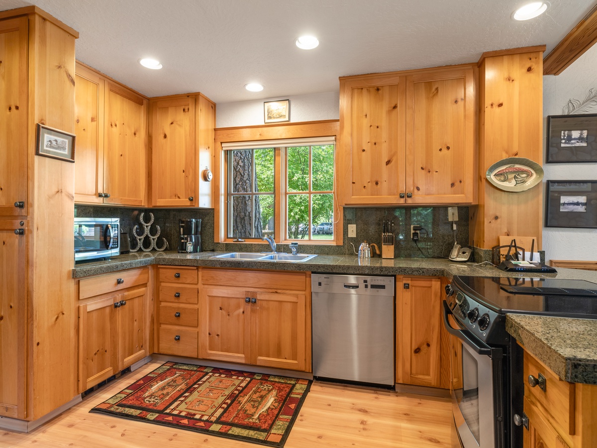 094-6010_230605_JILLROSELL CABIN 11