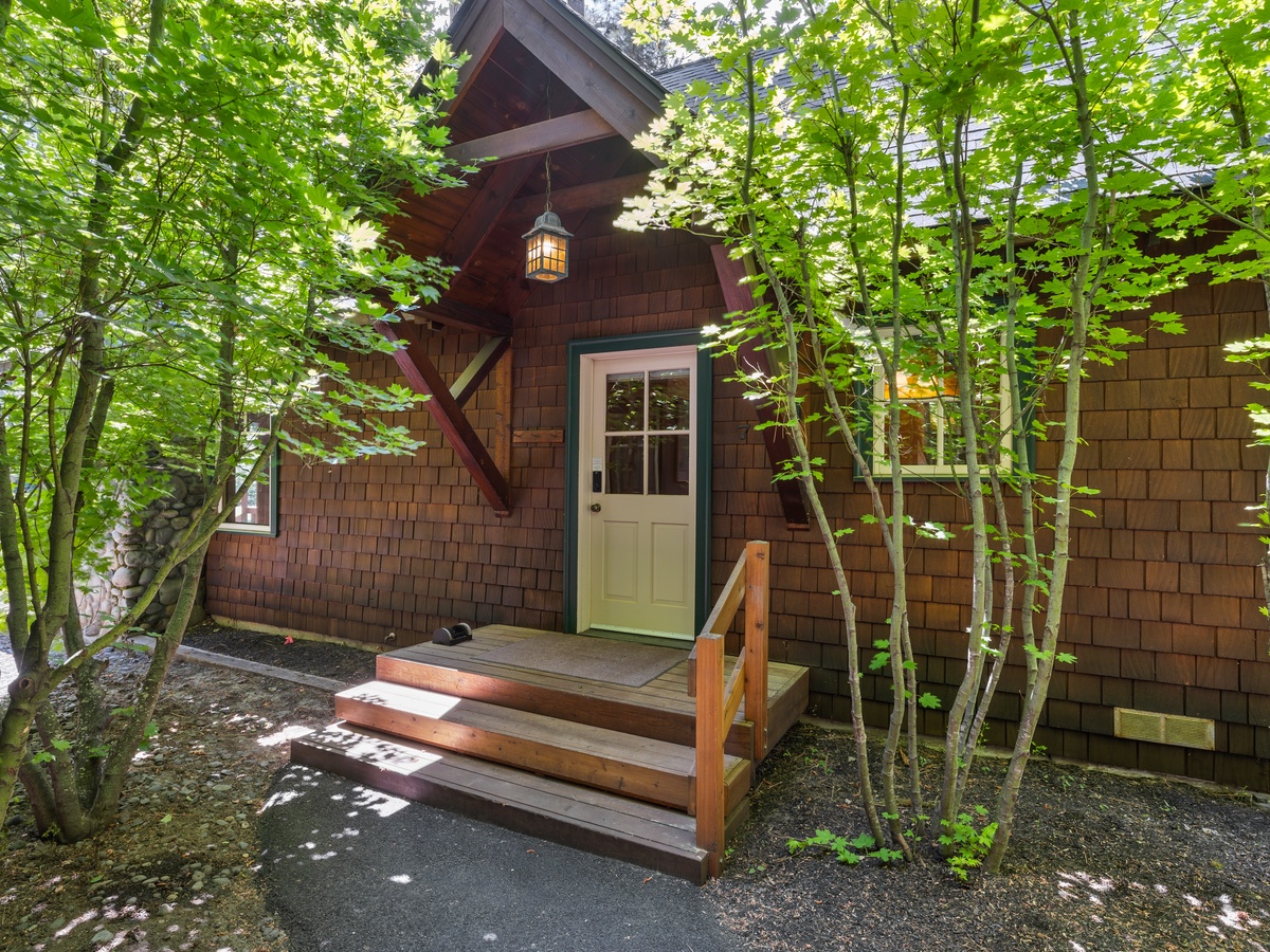 135-8871_230627_JILLROSELL Cabin 7