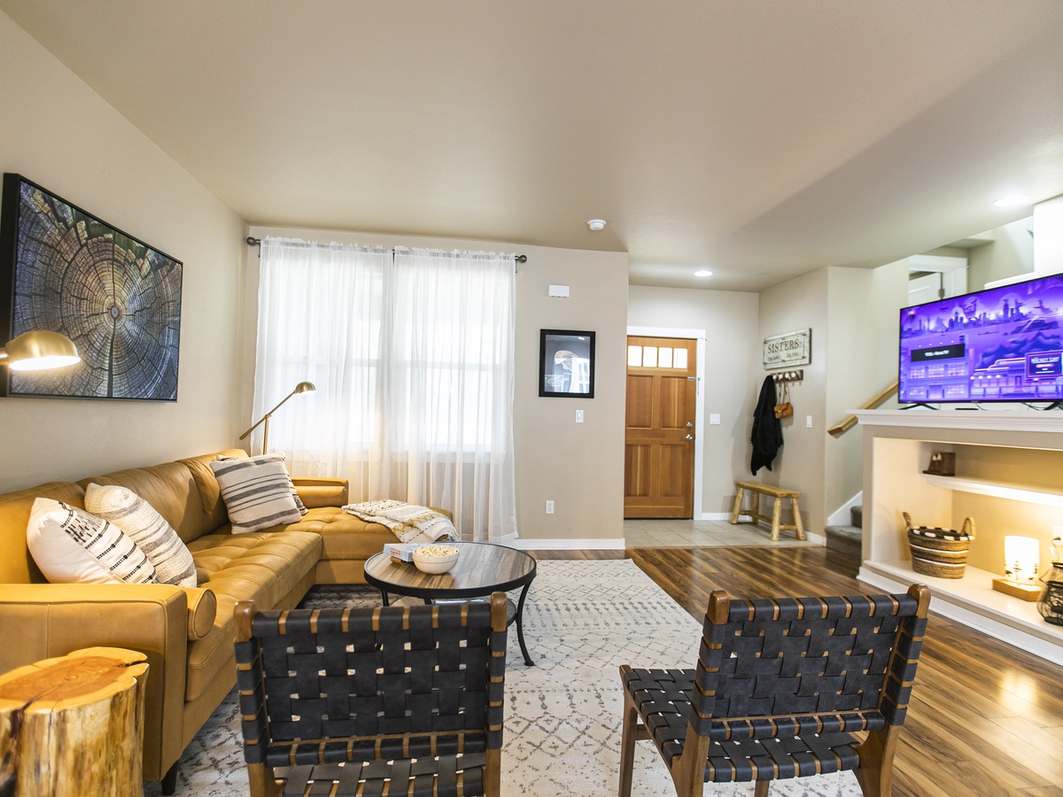 Hiker`s Hideaway | Adventure Basecamp in Sisters | Fireplace + Garage | Photo 1