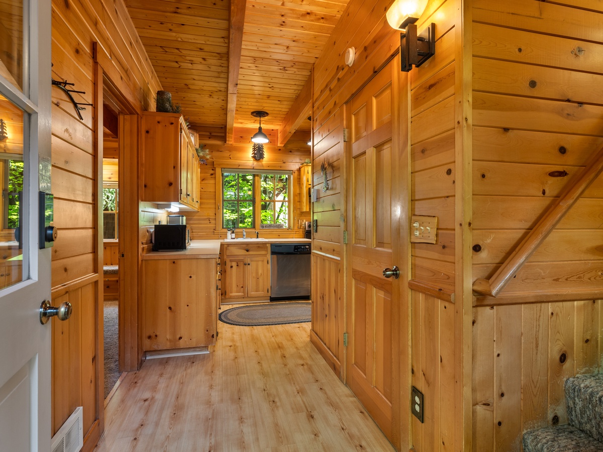 052-5834_230605_JILLROSELL CABIN 4