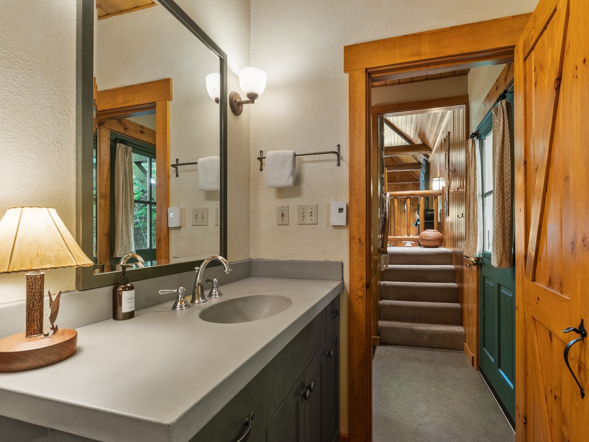 120-8619_230627_JILLROSELL Cabin 6