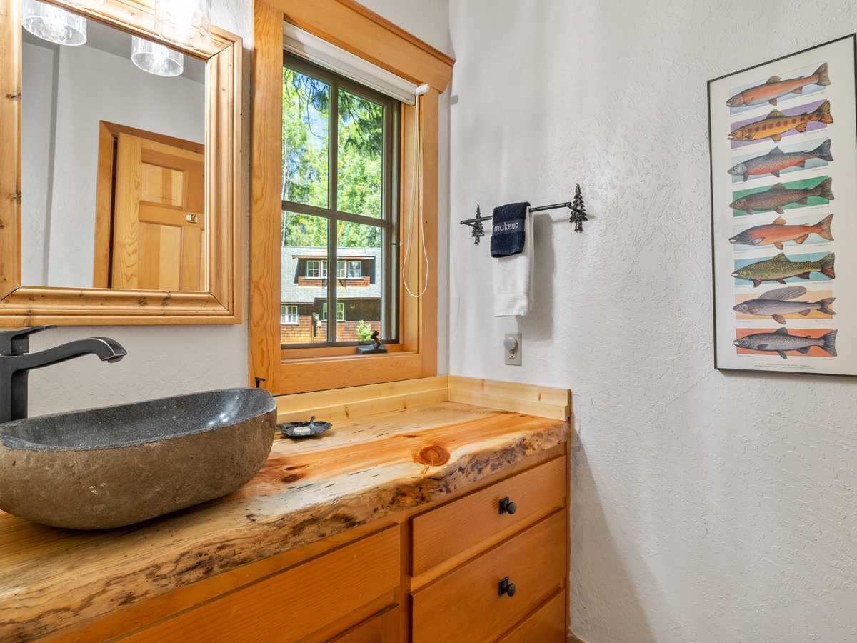 104-6043_230605_JILLROSELL CABIN 11