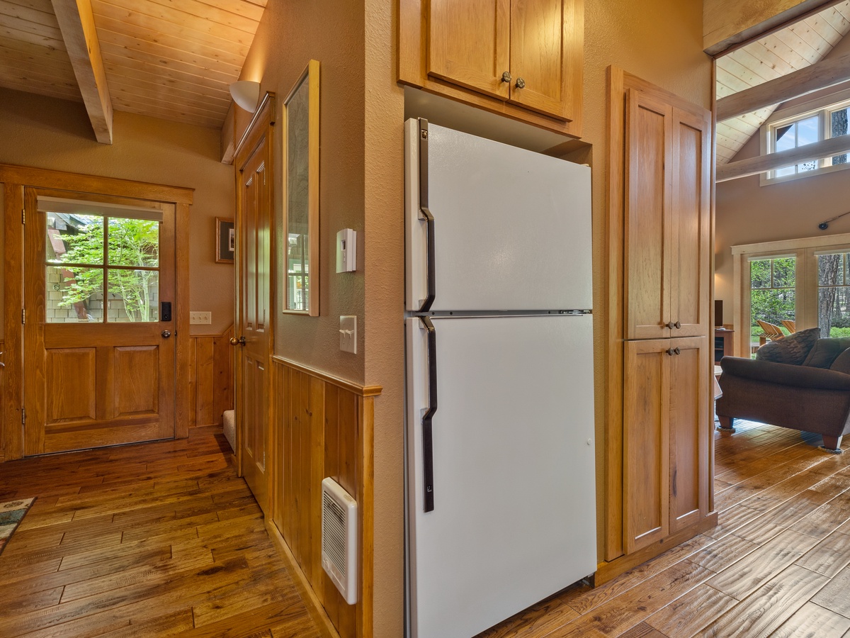 142-8898_230627_JILLROSELL Cabin 7