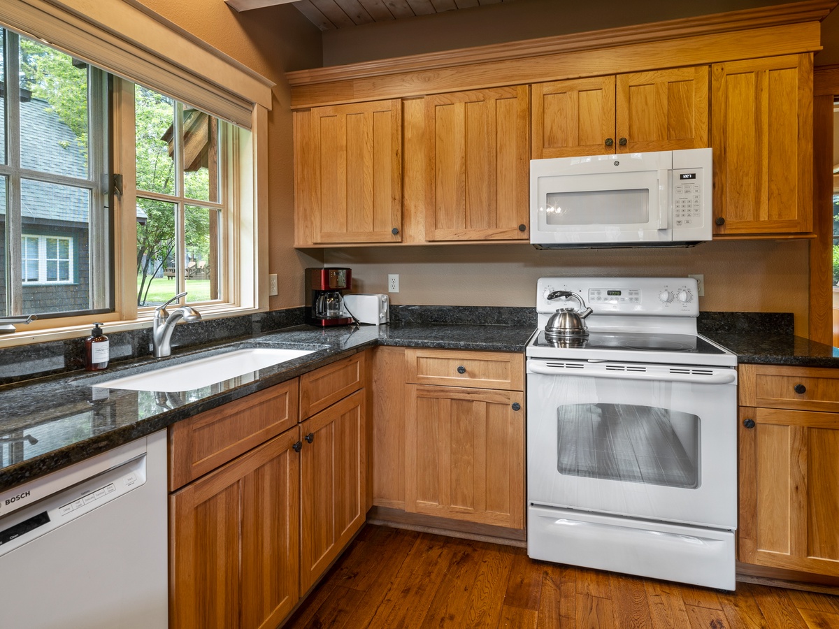 143-8922_230627_JILLROSELL Cabin 7