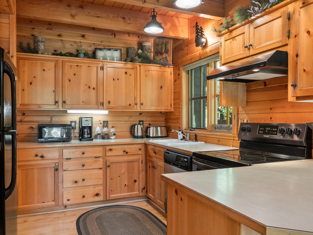 058-5863_230605_JILLROSELL CABIN 4