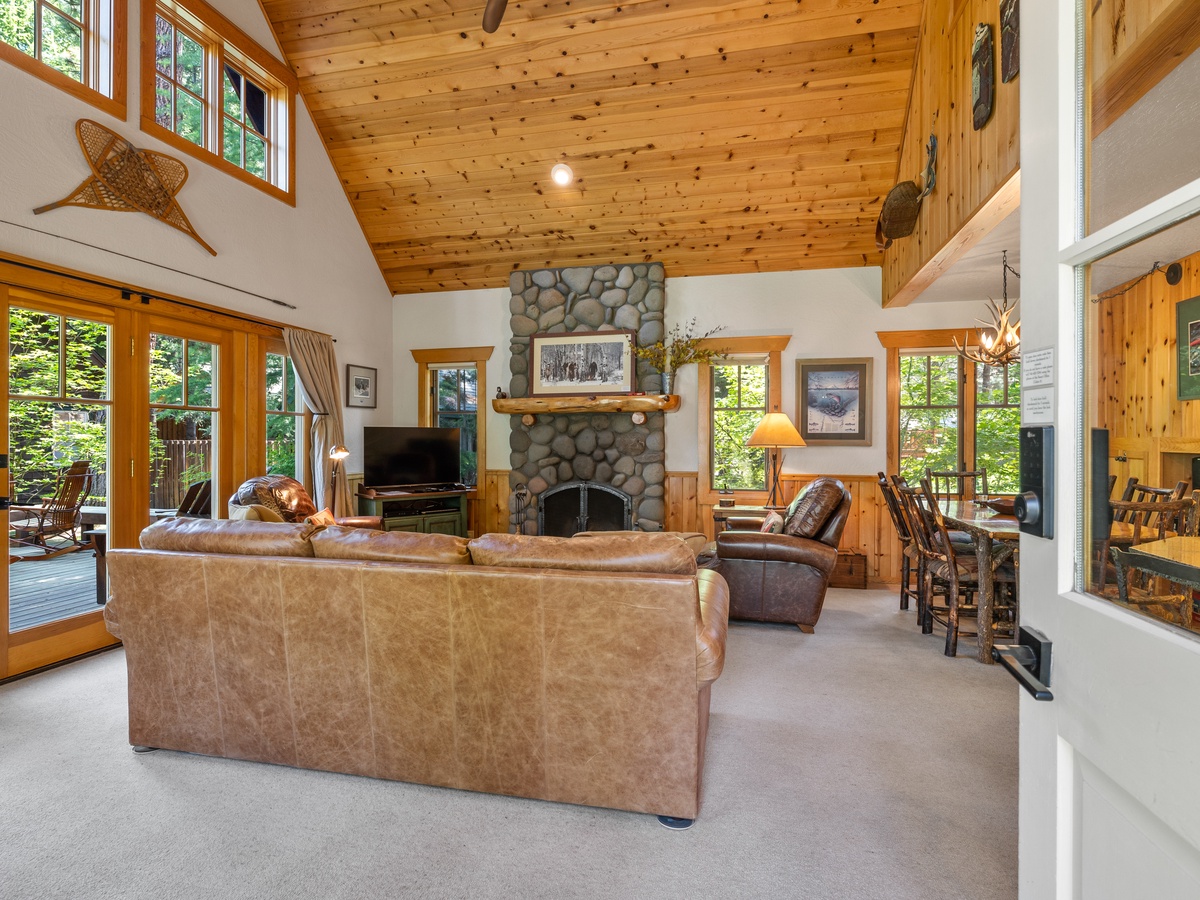 088-5989_230605_JILLROSELL CABIN 11