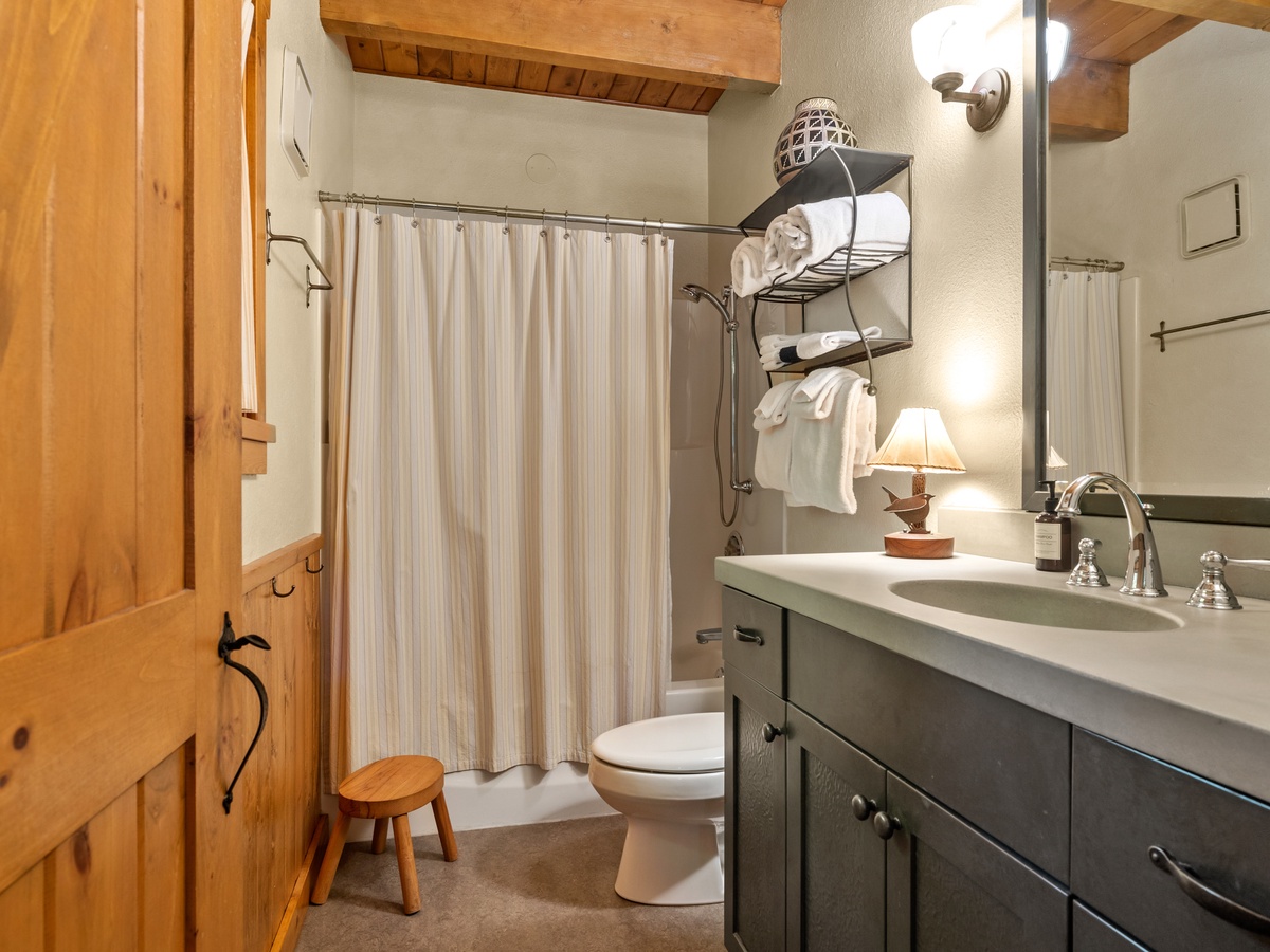 119-8616_230627_JILLROSELL Cabin 6