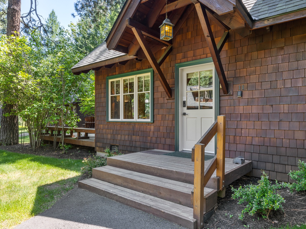 087-5979_230605_JILLROSELL CABIN 11