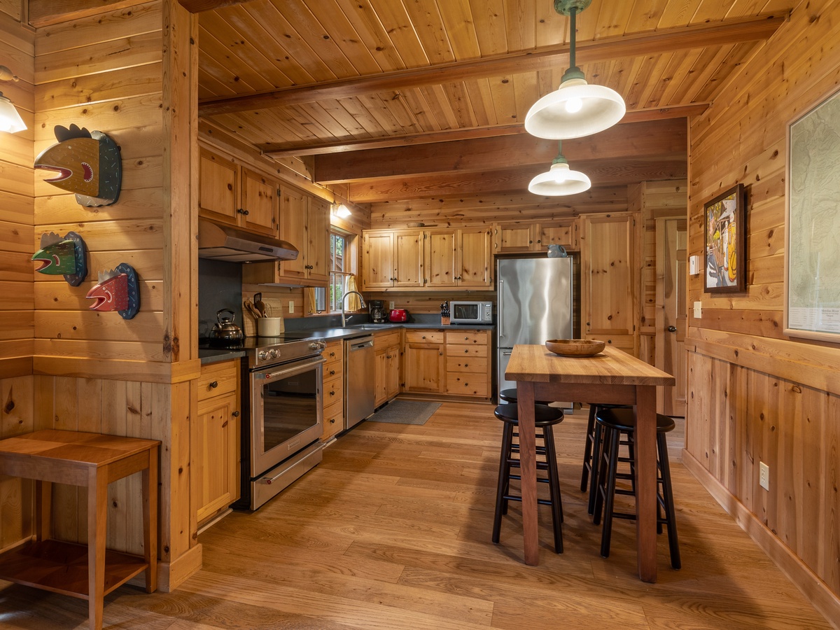 08-8817_230627_JILLROSELL Cabin 12