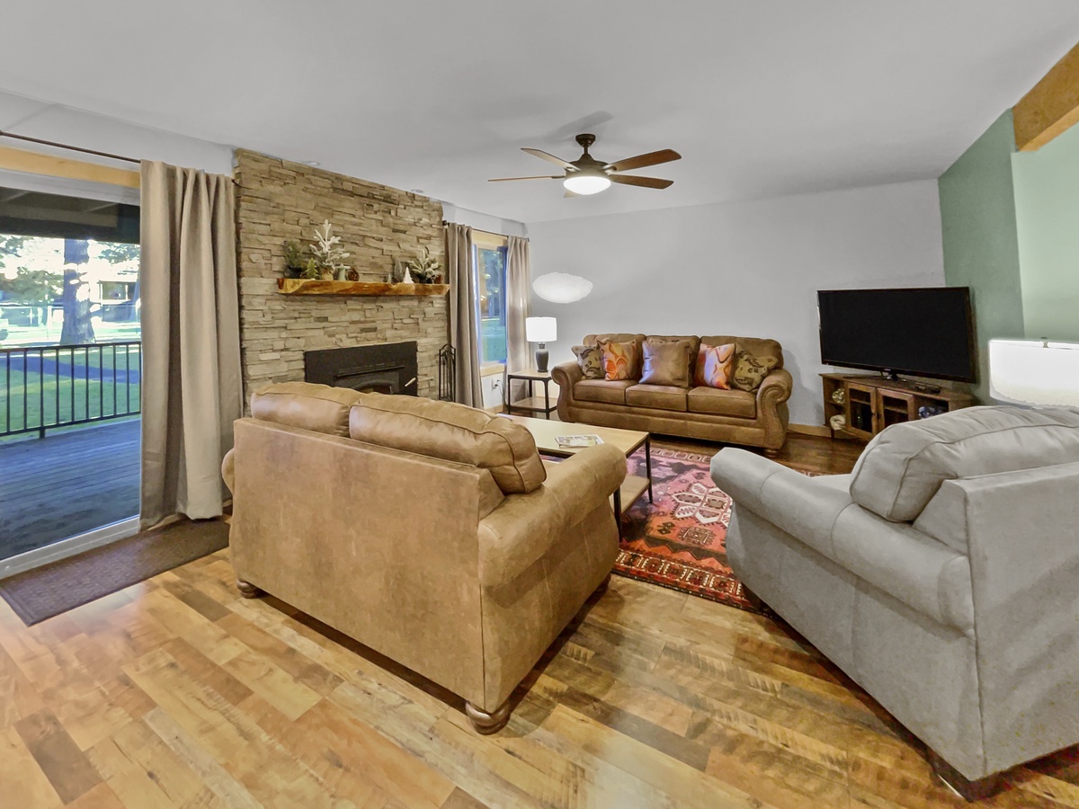 1606944579613fourth__matthew@familytimevacationrentals.com00020_br_1_br_2_br_3_br