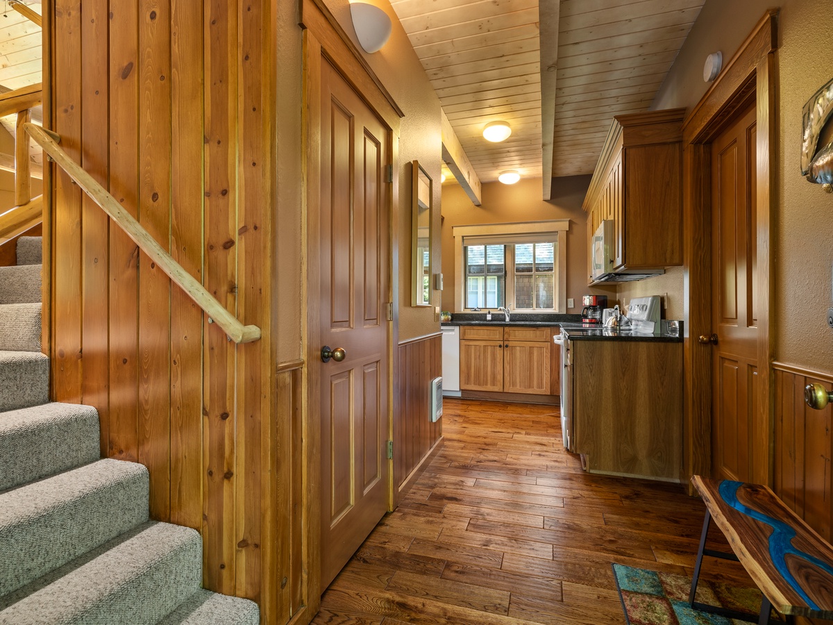 137-8889_230627_JILLROSELL Cabin 7