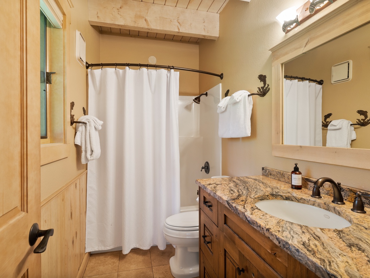 157-8673_230627_JILLROSELL Cabin 9