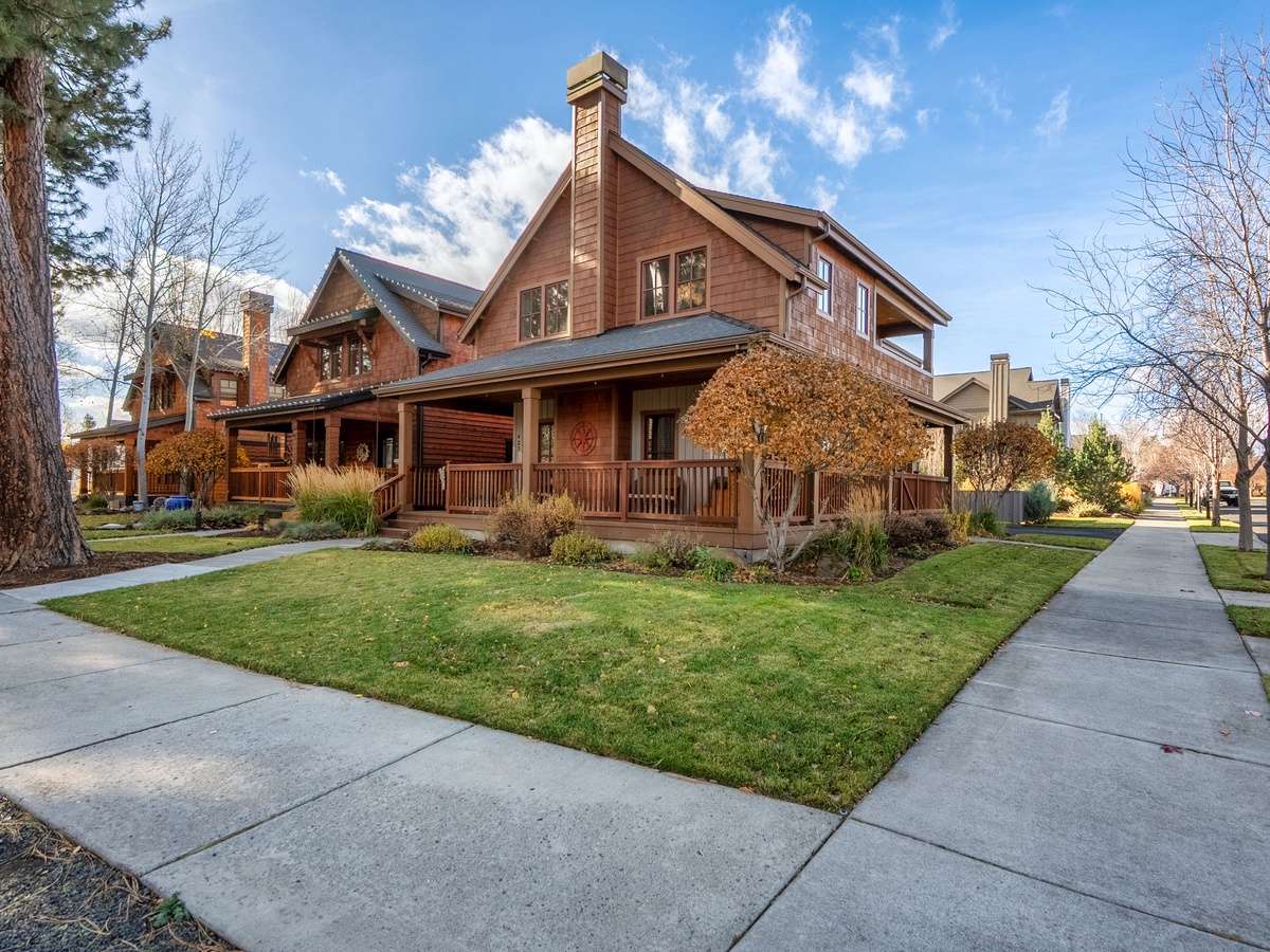 Pine Haven Retreat | Walk to Downtown & Pool