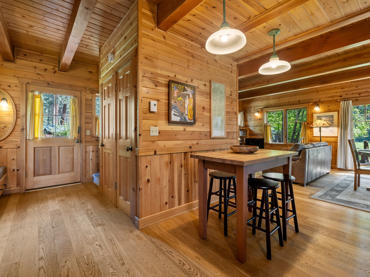 06-8811_230627_JILLROSELL Cabin 12