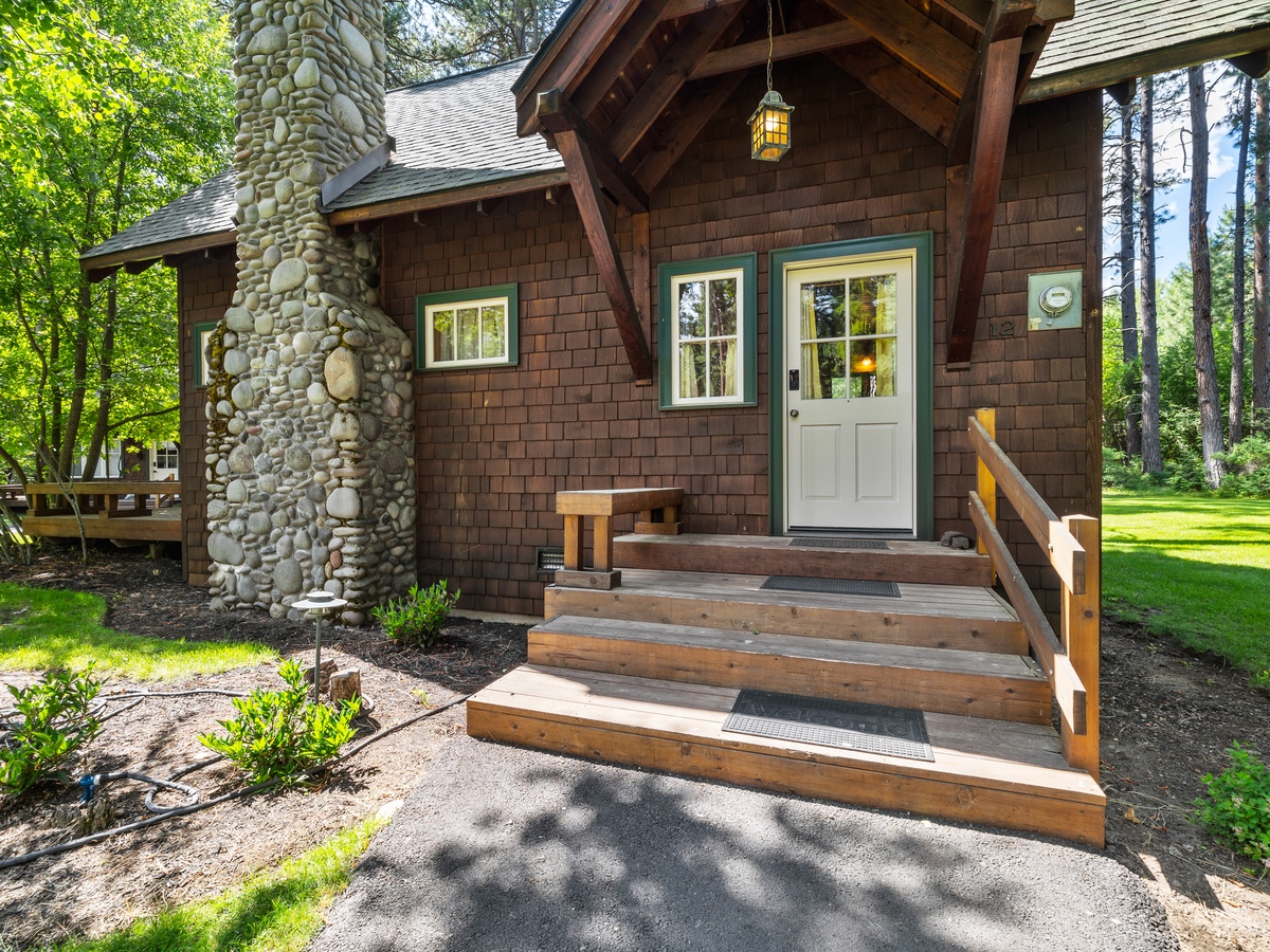 02-8801_230627_JILLROSELL Cabin 12