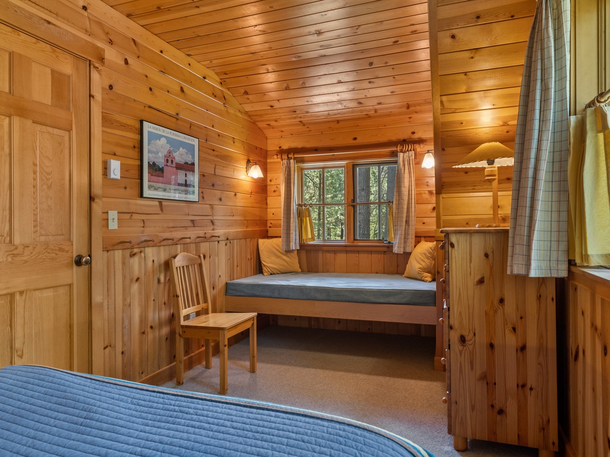 17-8859_230627_JILLROSELL Cabin 12