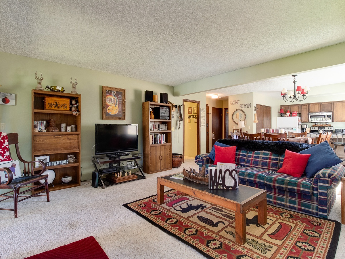 Fourth Sisters Hideaway | Cozy Sisters Condo | Fireplace, Pool