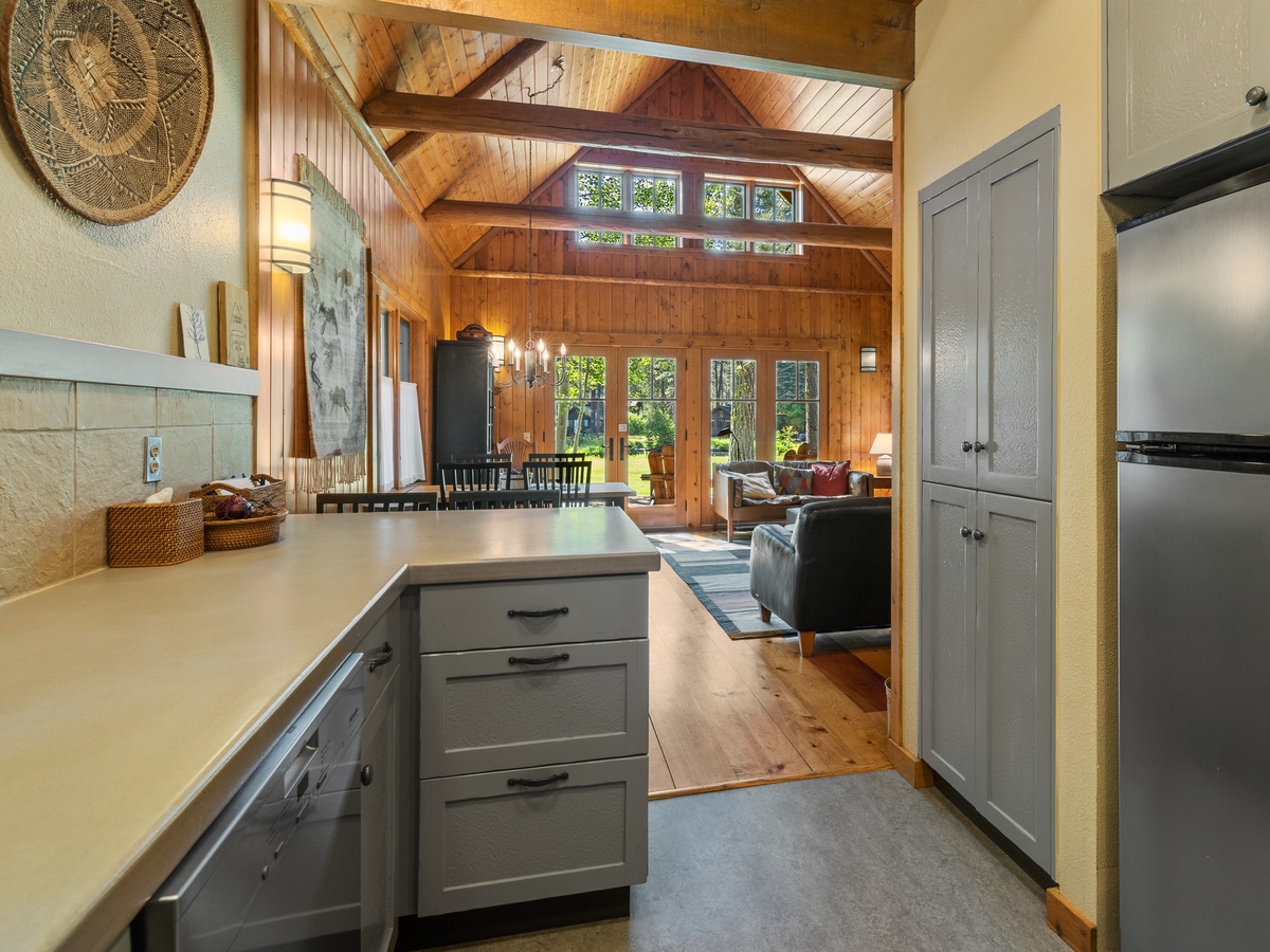 124-8628_230627_JILLROSELL Cabin 6