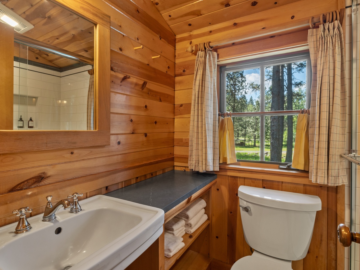 15-8850_230627_JILLROSELL Cabin 12