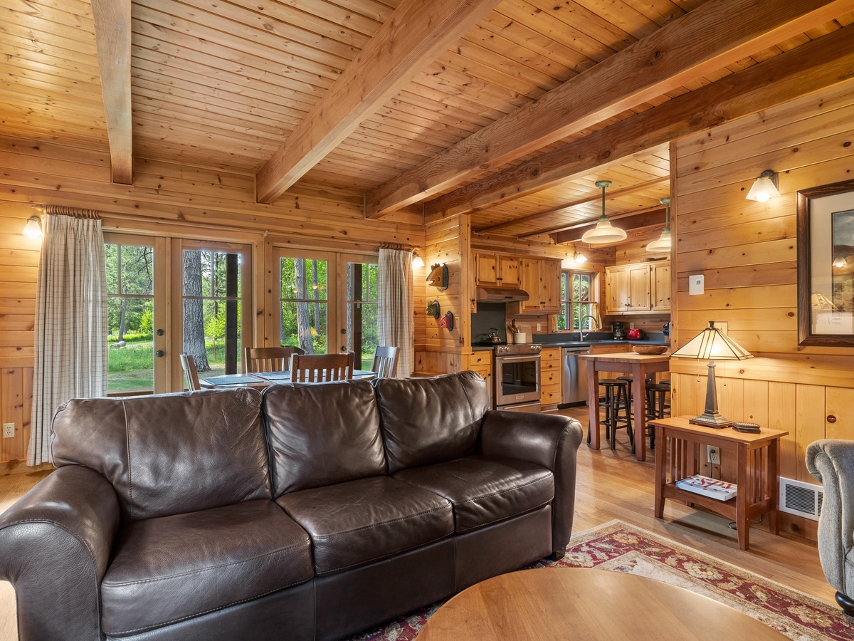 11-8829_230627_JILLROSELL Cabin 12