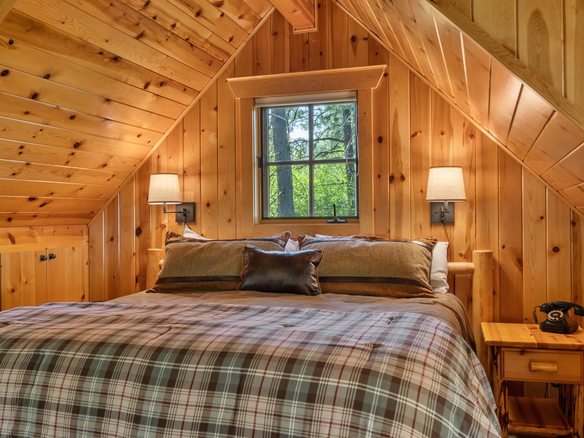 101-6034_230605_JILLROSELL CABIN 11