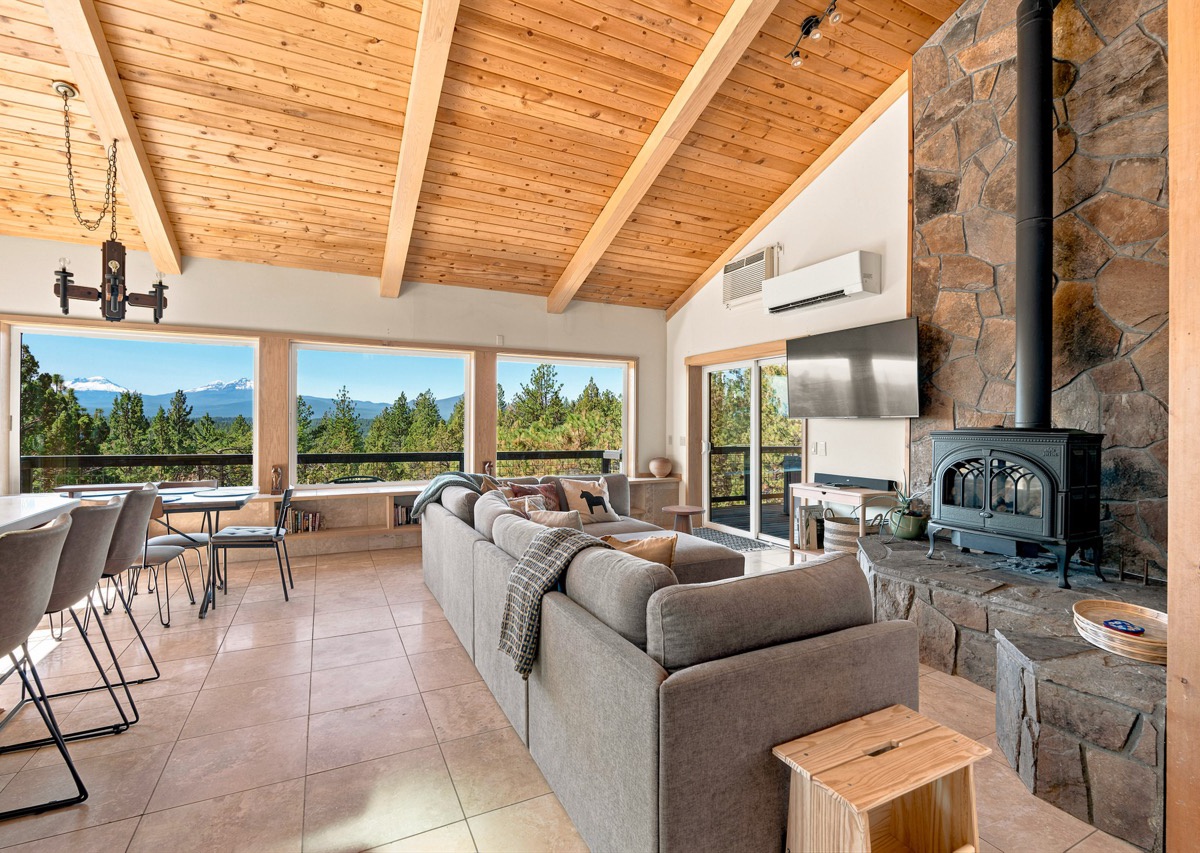 Cascade View Retreat | Mountain Views | Dog Friendly | Family Retreat