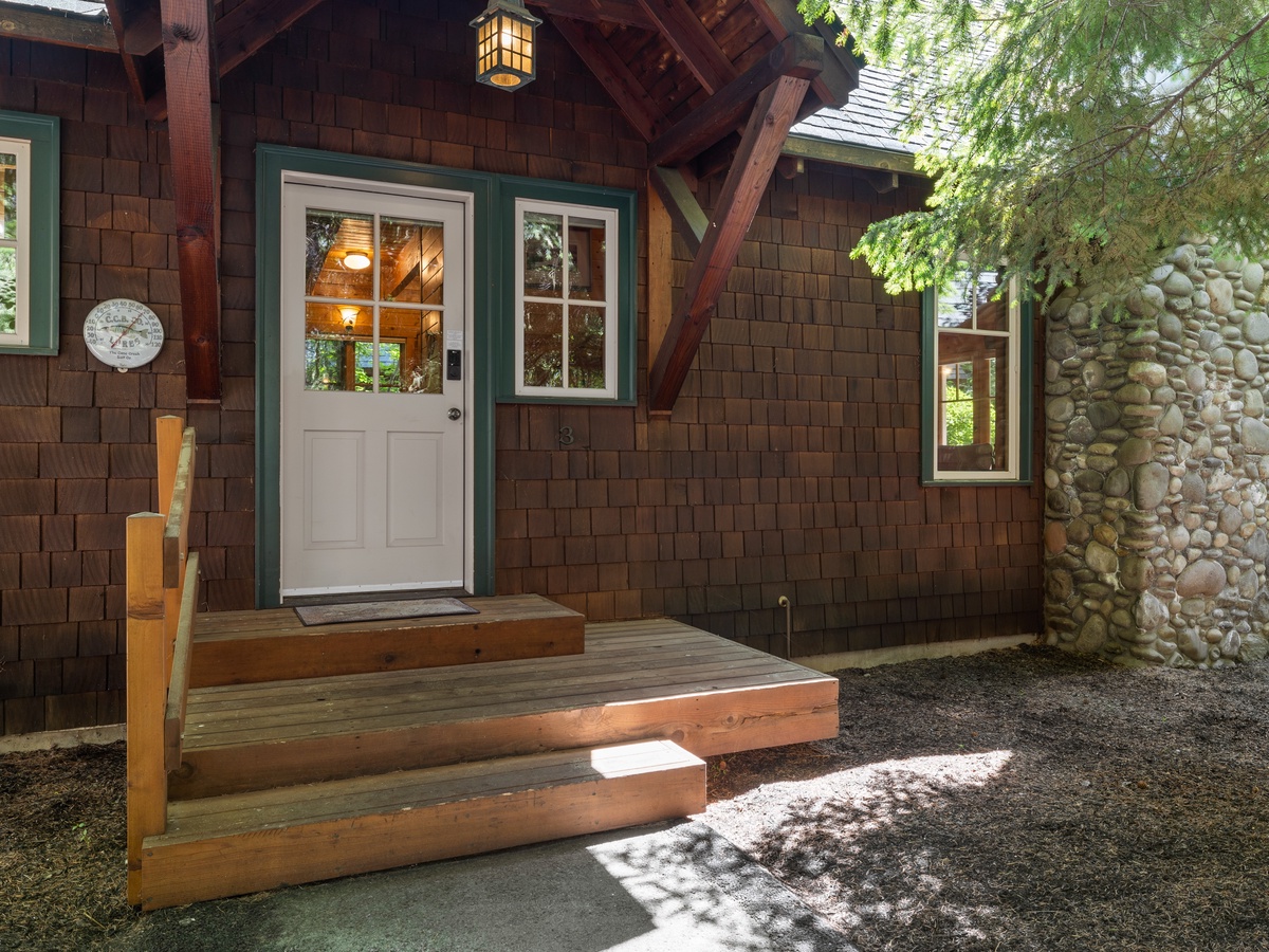 034-5770_230605_JILLROSELL CABIN 3