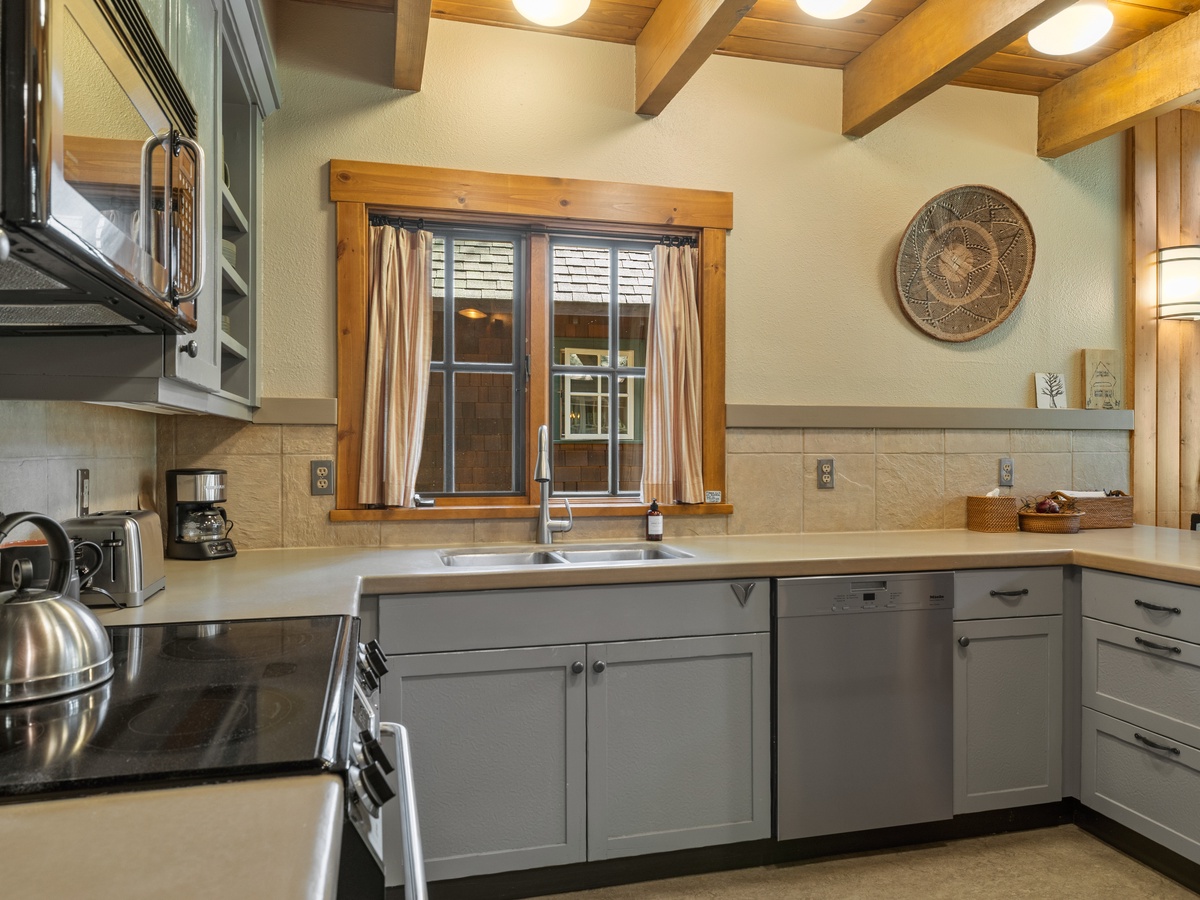 123-8625_230627_JILLROSELL Cabin 6