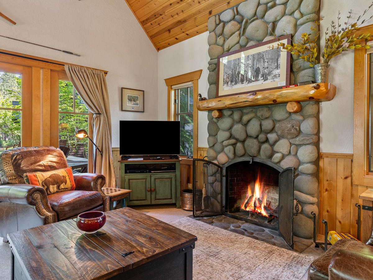 092-6004_230605_JILLROSELL CABIN 11