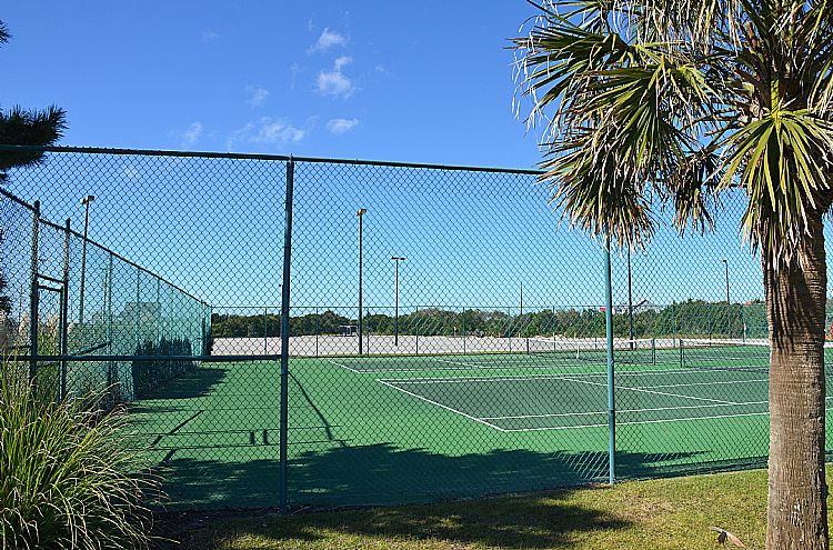 tenniscourt