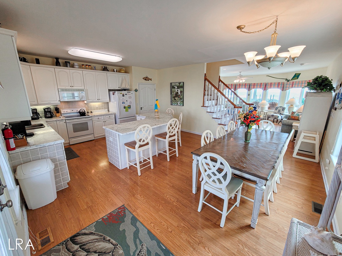 Kitchen/Dinging Room-02