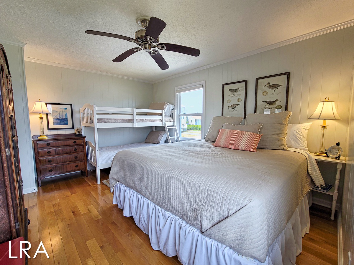 King and Bunkbed Bedroom - 01