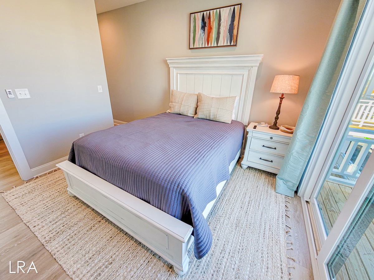 Queen Bedroom-33