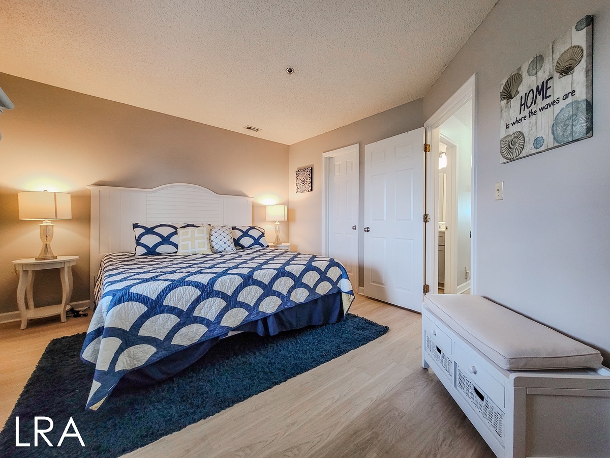 King Bedroom-09