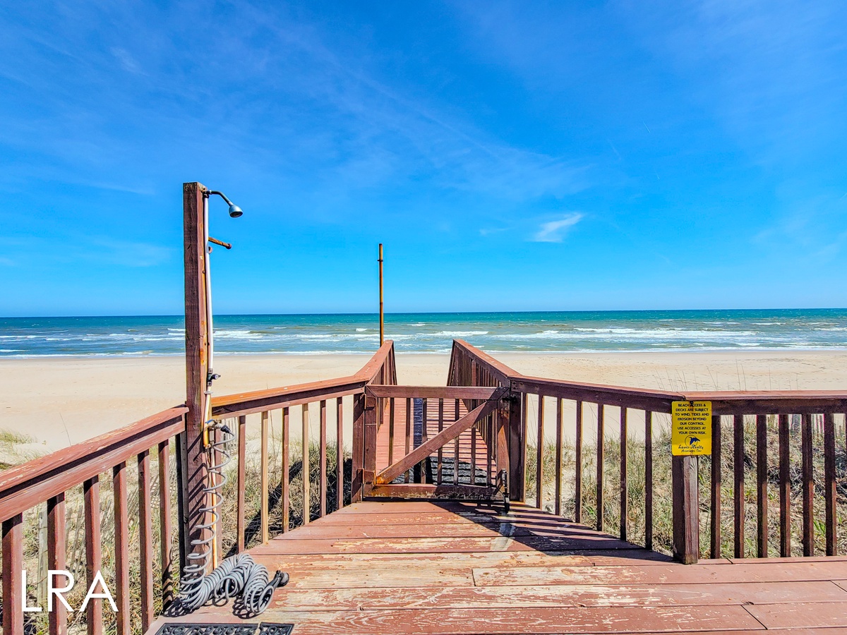 フォクシー　beachhouse Pacific Coast Highway Mini Tiki Triangle Bikini Top - Roxy