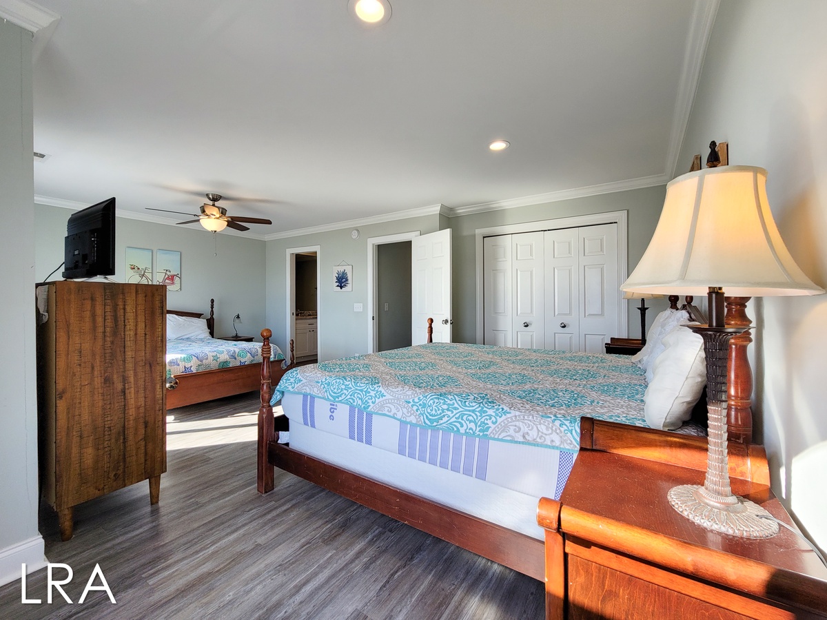 Double/King Bedroom-18