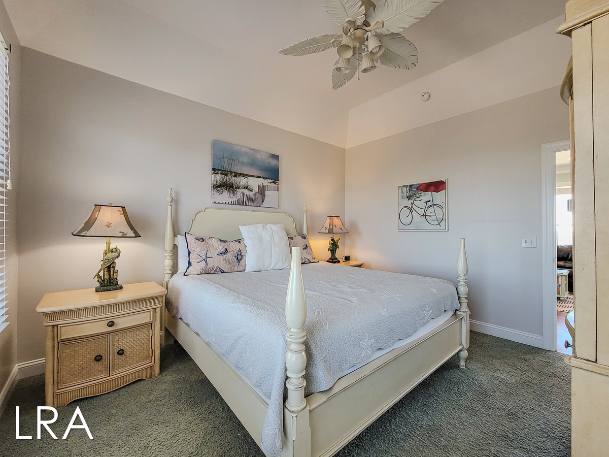 King Bedroom-23