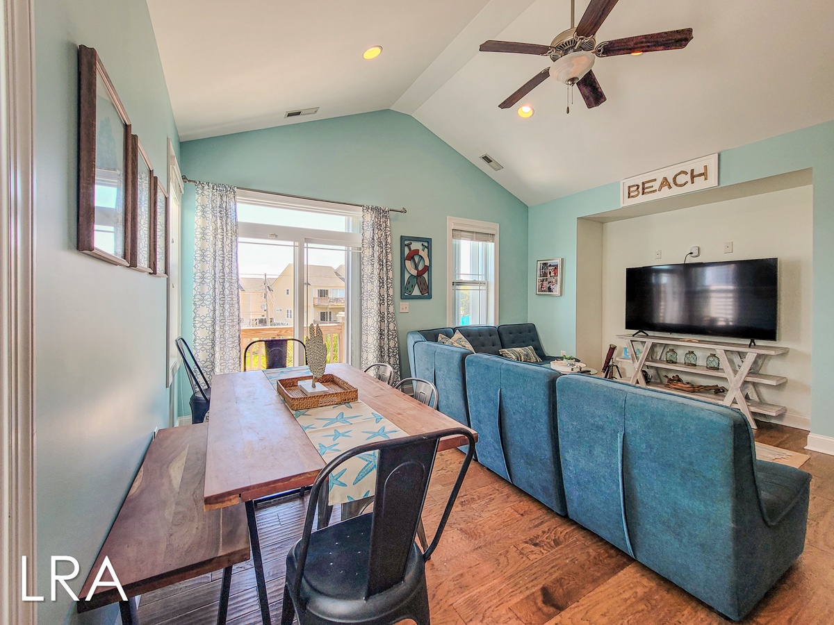 Living/Dining Area-07