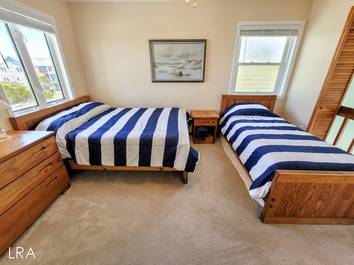 Double and Twin Bedroom - 17