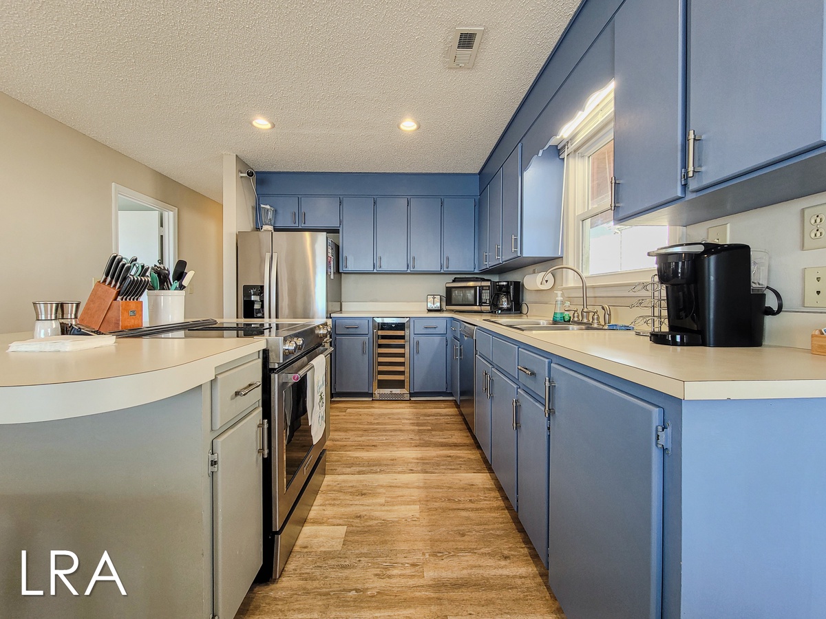 804 S Shore Dr (Beachy McBeach House [Int Ext Aerials]) - watermarked-11