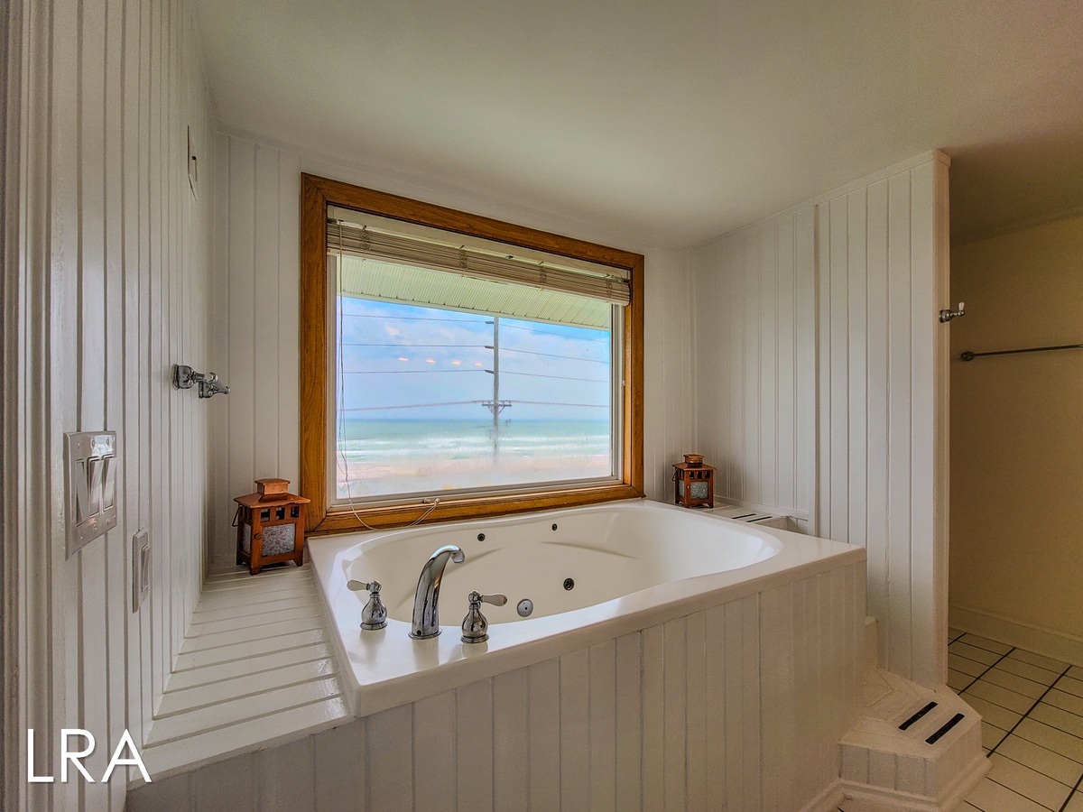 2717-A S Shore Dr (Oceanside Manor - High Tide [Int Ext]) - watermarked-07