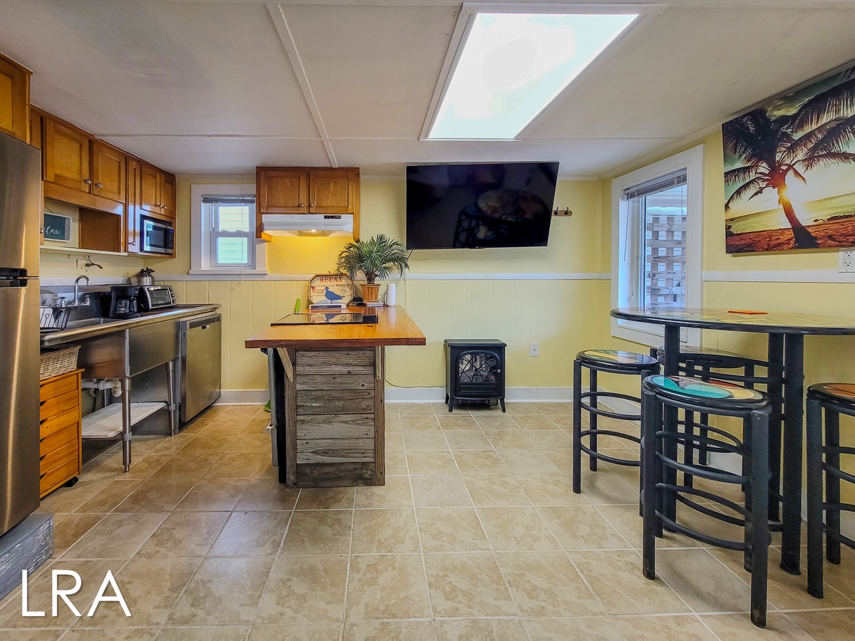 1005-B 1st St (The Roost [Int Ext Breezeway]) - watermarked-15