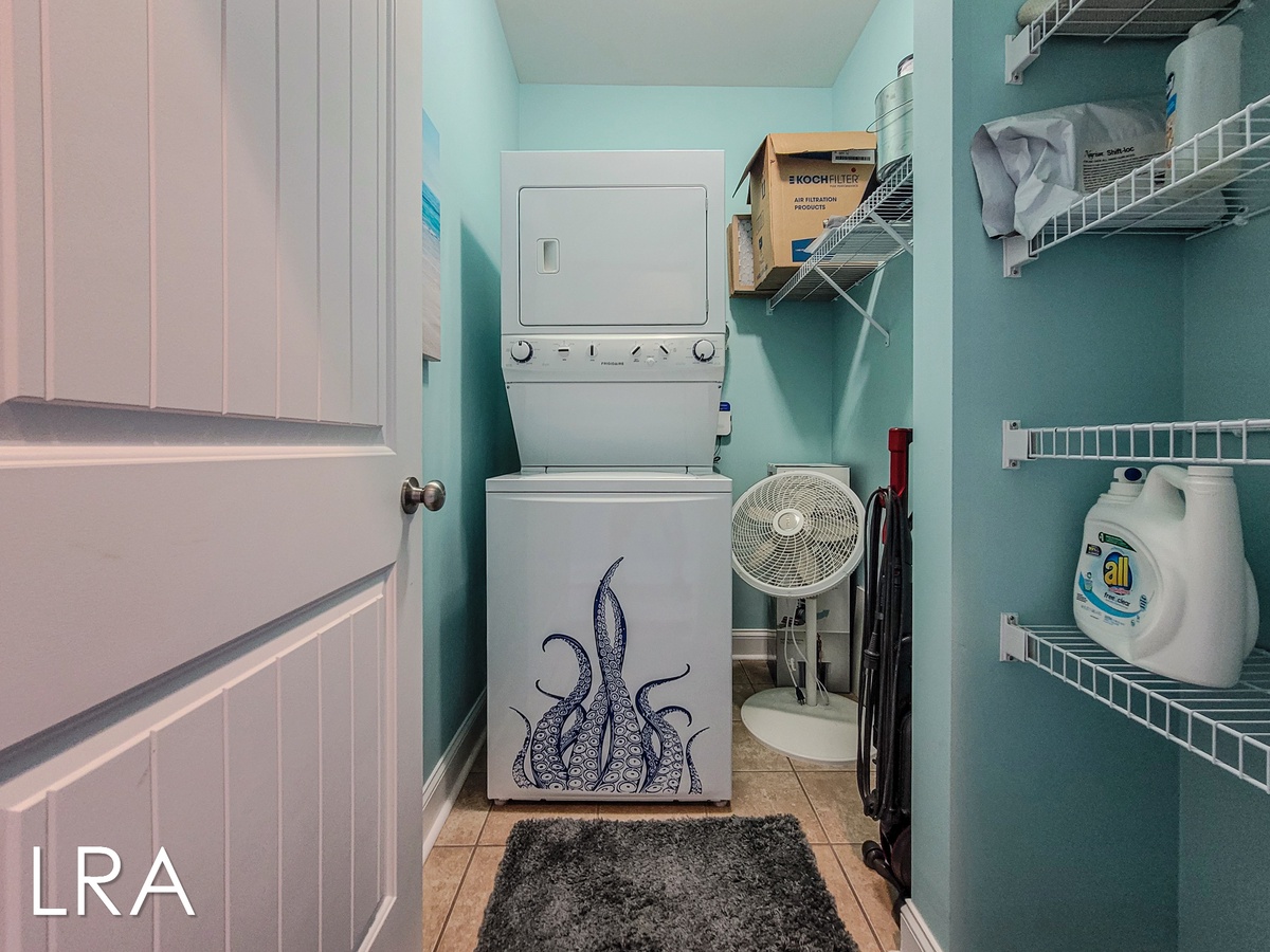 Laundry Room-33