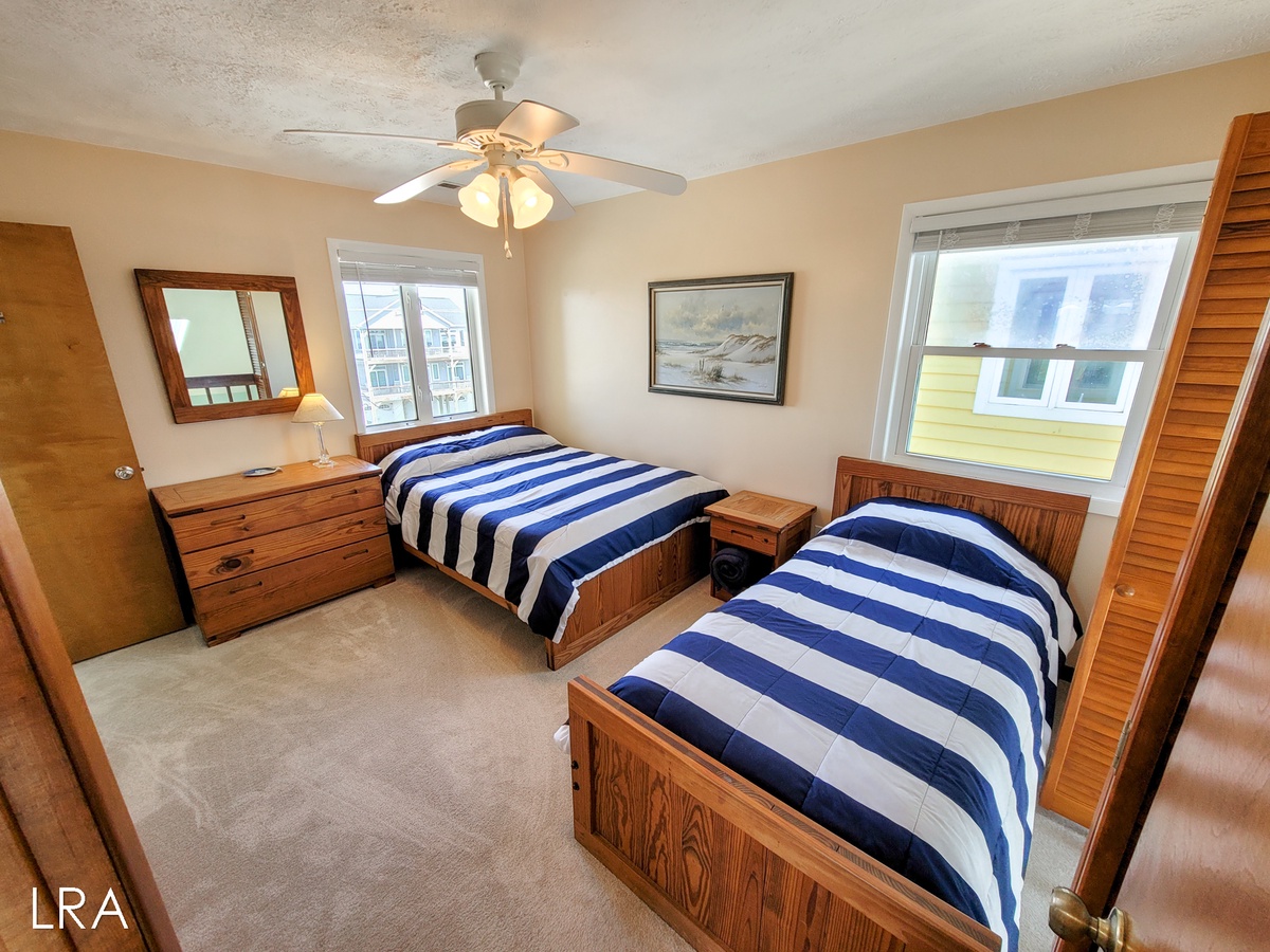 Double and Twin Bedroom - 14