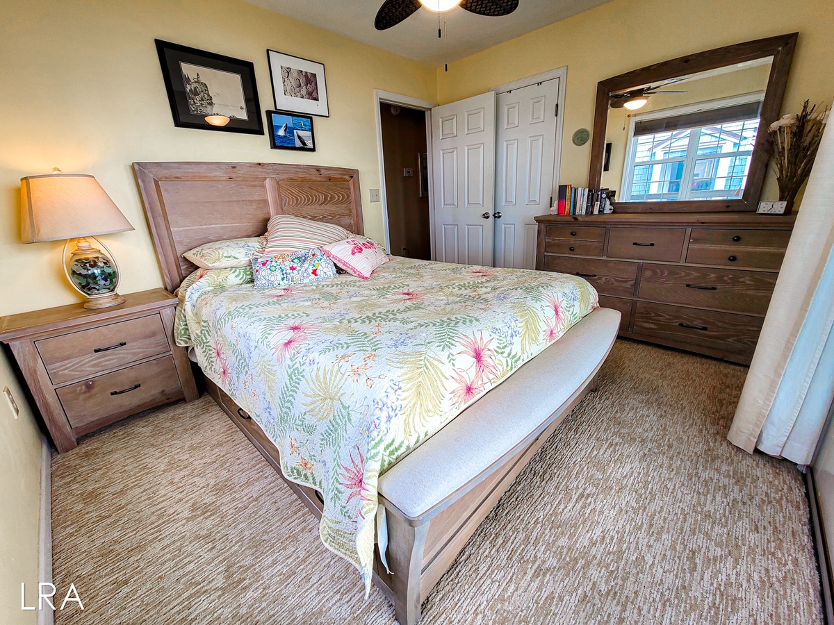 Queen Bedroom-24