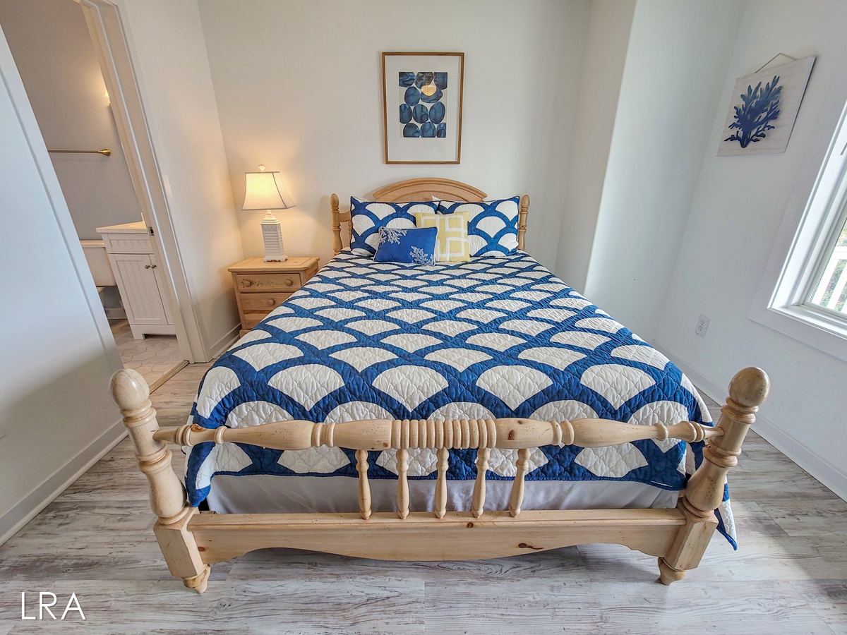 Queen Bedroom-38